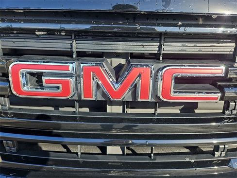 Used 2023 GMC Acadia SLE w/ Driver Convenience Package image 31