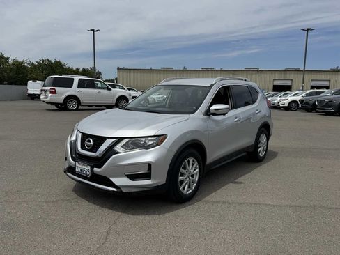 Used 2017 Nissan Rogue SV w/ SV Premium Package FWD image 5