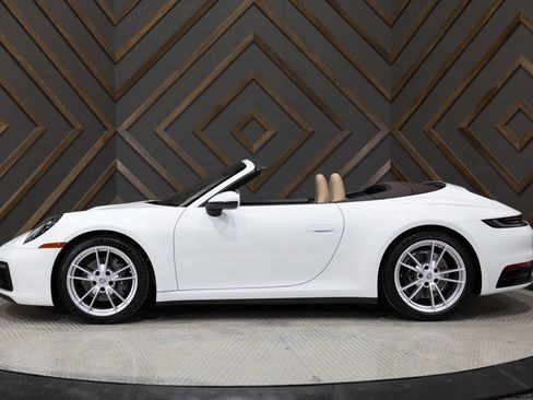 Used 2024 Porsche 911 Carrera image 3