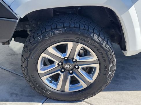 Used 2018 Toyota Tacoma Limited AWD/4WD image 8