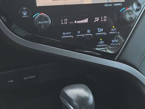 Used 2020 Toyota Camry XLE w/ Sunroof Package FWD image 21