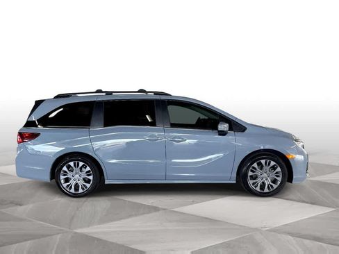 Used 2025 Honda Odyssey Touring image 9