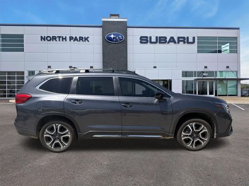 Used 2025 Subaru Ascent Limited AWD/4WD image 2