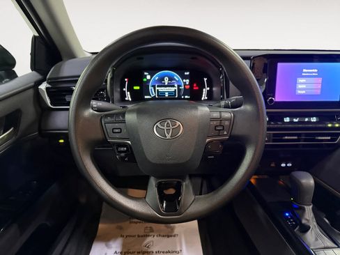Used 2025 Toyota Camry LE FWD image 19