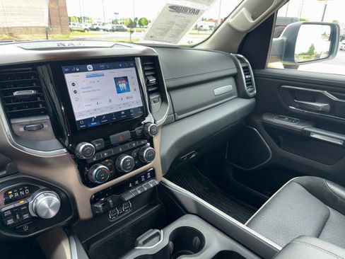 Used 2022 RAM 1500 Laramie AWD/4WD image 22