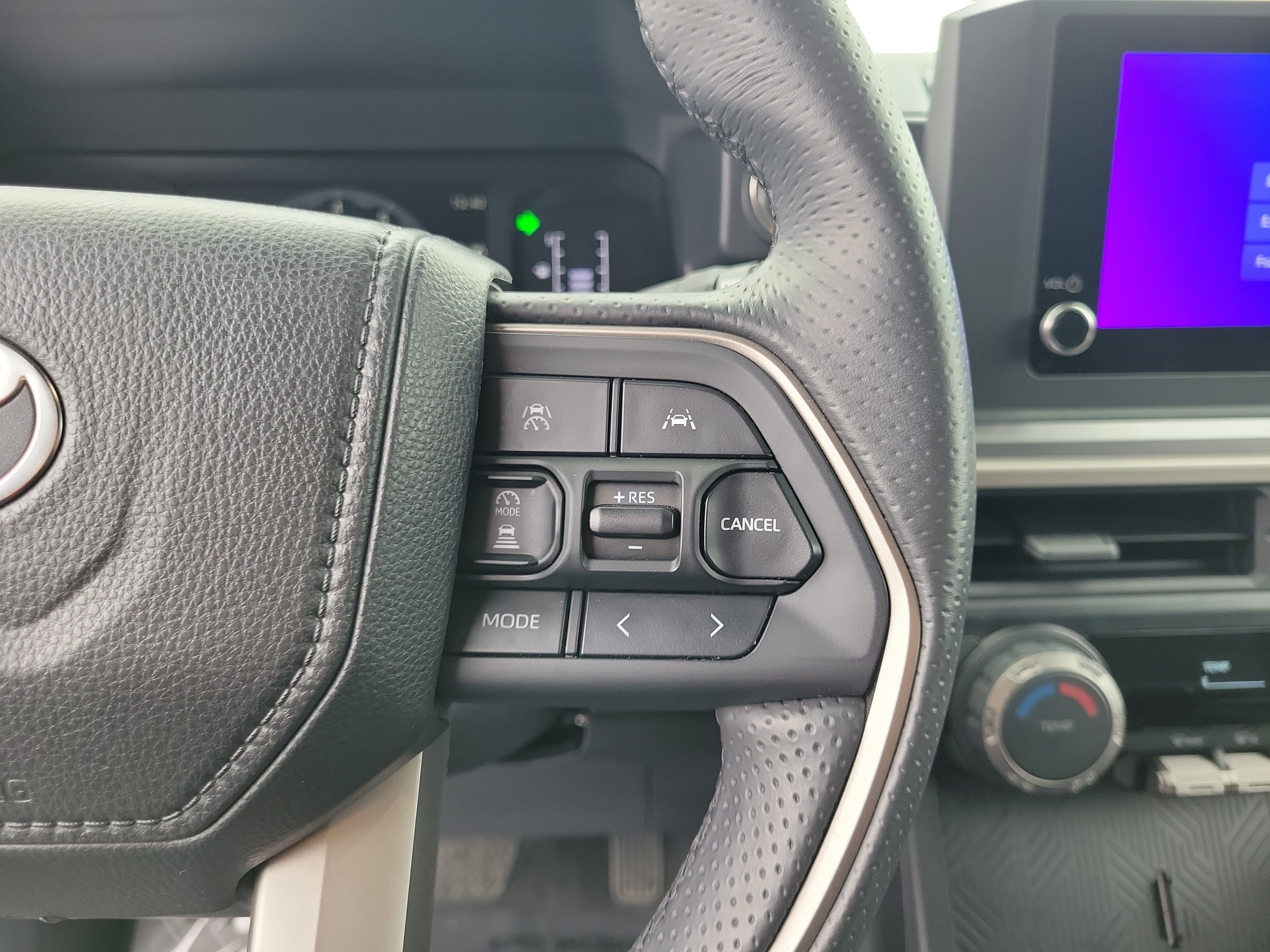 Used 2025 Toyota 4Runner SR5 AWD/4WD image 23