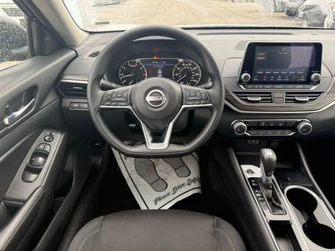 Used 2024 Nissan Altima 2.5 SV image 15