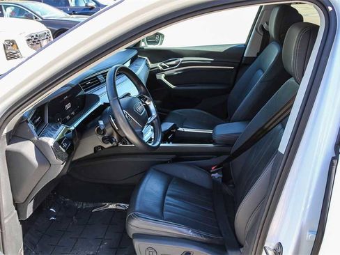 Used 2023 Audi e-tron Premium Plus w/ Premium Plus Package image 19