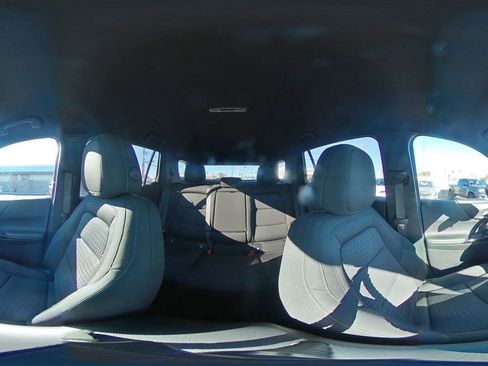 Used 2025 Chevrolet Equinox LT image 40