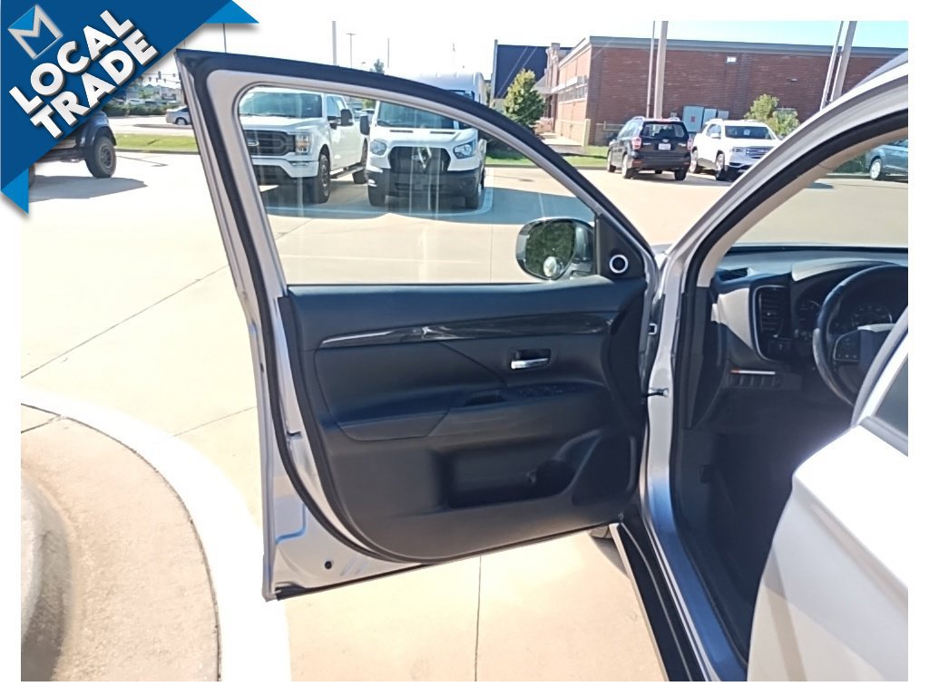 Used 2016 Mitsubishi Outlander SEL AWD/4WD image 12