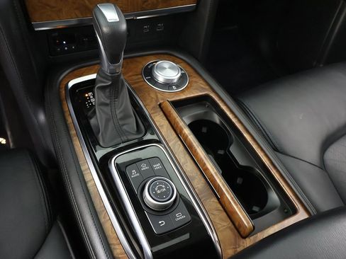 Used 2024 Nissan Armada SL image 55