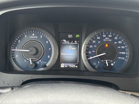 Used 2020 Toyota Sienna XLE w/ XLE Navigation Package image 23