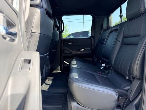 Used 2022 Nissan Frontier PRO-4X w/ Pro-4X Premium Package AWD/4WD image 18