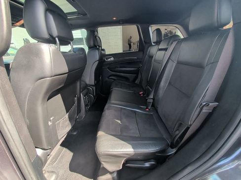 Used 2020 Jeep Grand Cherokee Altitude image 12