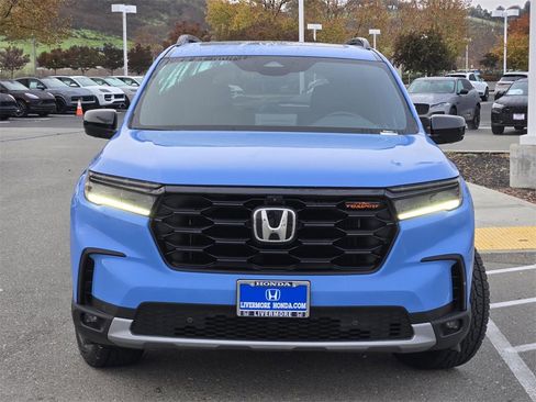 Certified 2025 Honda Pilot TrailSport image 2