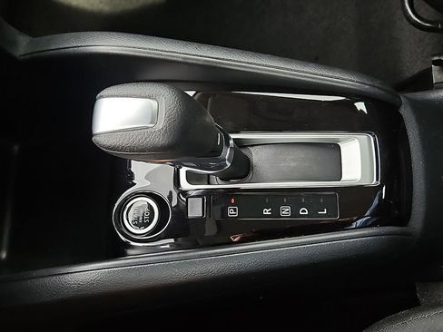 Used 2020 Nissan Kicks S FWD image 23