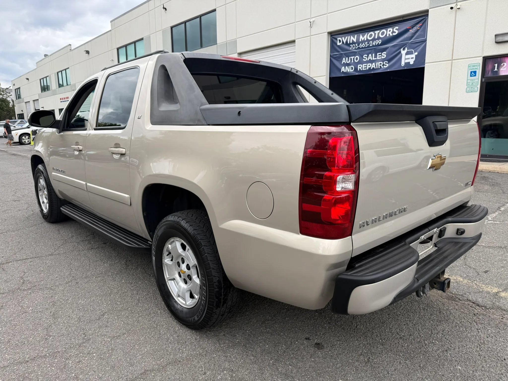 Used 2008 Chevrolet Avalanche LT AWD/4WD image 9
