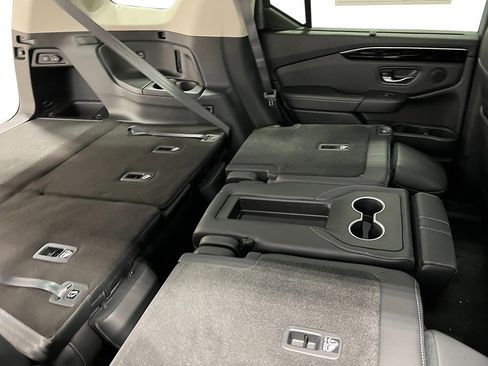 New 2025 Honda Pilot Touring image 40