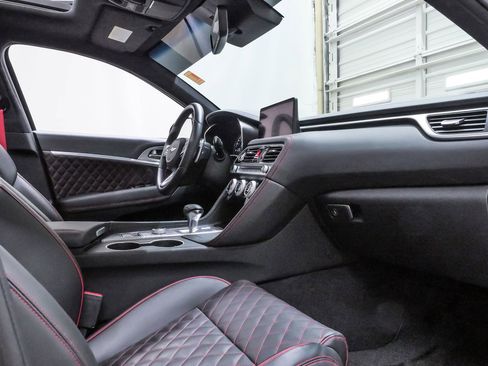 Certified 2022 Genesis G70 3.3T RWD image 13