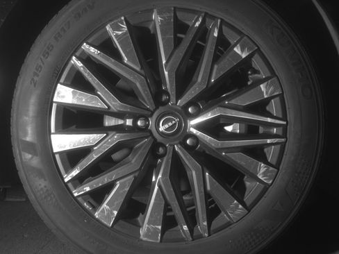 Used 2025 Nissan Altima 2.5 SV FWD image 13