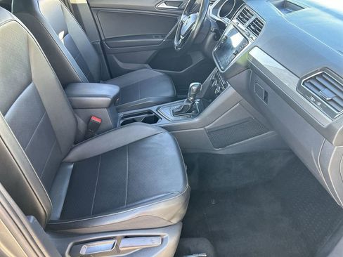 Used 2018 Volkswagen Tiguan SE w/ Panoramic Sunroof Package FWD image 10