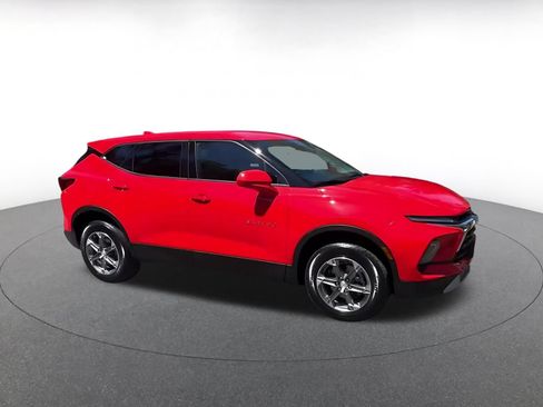 Used 2026 Chevrolet Blazer LT FWD image 2