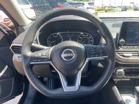 Used 2024 Nissan Altima 2.5 SV image 13