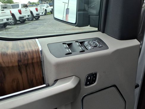 Used 2019 Ford F150 Lariat RWD image 7