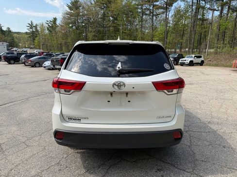 Used 2019 Toyota Highlander XLE AWD/4WD image 12