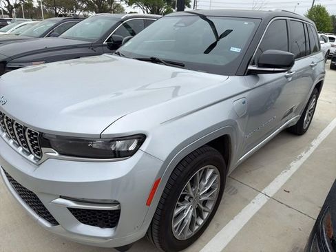 Used 2022 Jeep Grand Cherokee Summit w/ Luxury Tech Group V AWD/4WD image 2