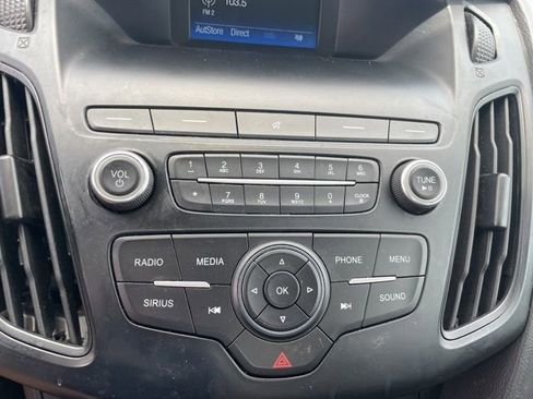 Used 2018 Ford Focus SE FWD image 36