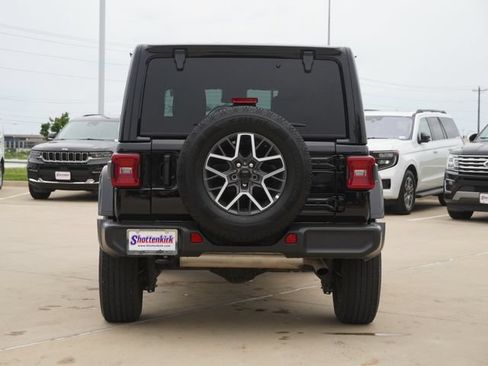 Used 2025 Jeep Wrangler Unlimited Sahara AWD/4WD image 8