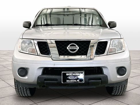 Used 2015 Nissan Frontier SV image 3