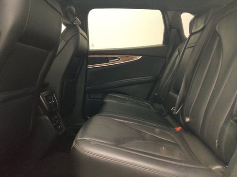 Used 2019 Lincoln Nautilus Select image 18