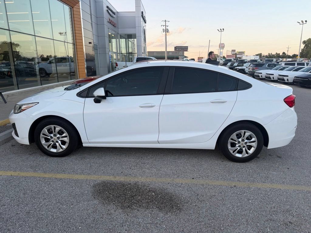 Used 2019 Chevrolet Cruze Sedan FWD image 3