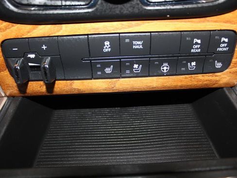 Used 2015 RAM 1500 Laramie Longhorn w/ Convenience Group AWD/4WD image 20