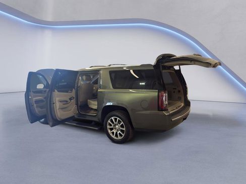 Used 2017 GMC Yukon XL Denali w/ Open Road Package AWD/4WD image 10