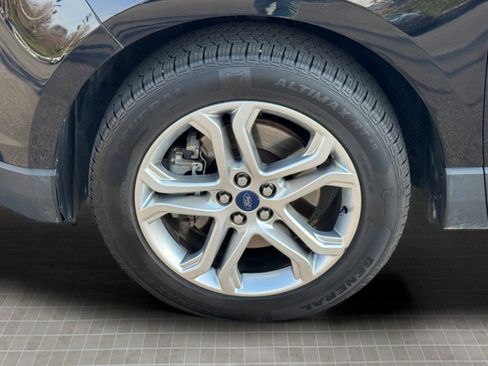 Used 2018 Ford Edge Titanium w/ Equipment Group 301A AWD/4WD image 13