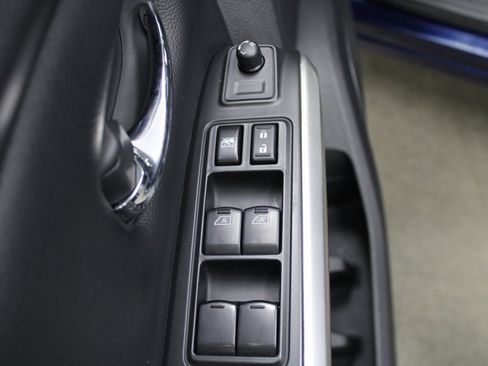 Used 2022 Nissan Titan SV image 12