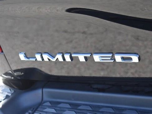 Used 2025 RAM 3500 Limited AWD/4WD image 26