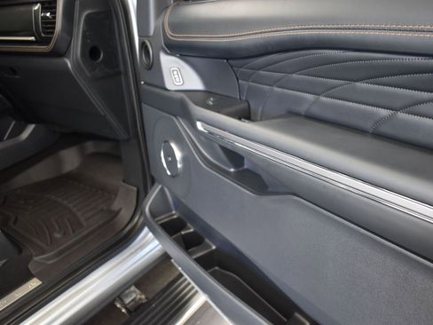 Used 2024 Ford Expedition Platinum image 23