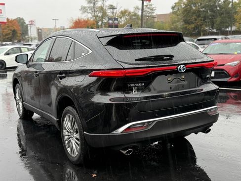 Certified 2023 Toyota Venza XLE image 5