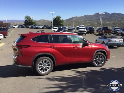 Used 2023 Toyota Highlander Limited image 8