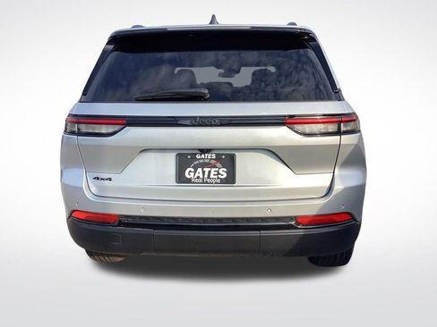 Used 2025 Jeep Grand Cherokee Altitude AWD/4WD image 10