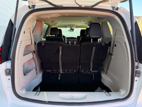 Used 2024 Chrysler Pacifica Touring-L FWD image 10