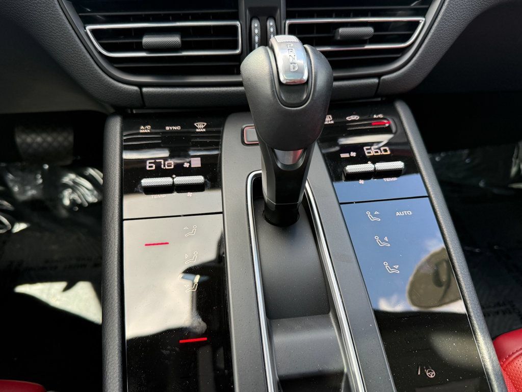 Used 2026 Porsche Macan AWD/4WD image 18
