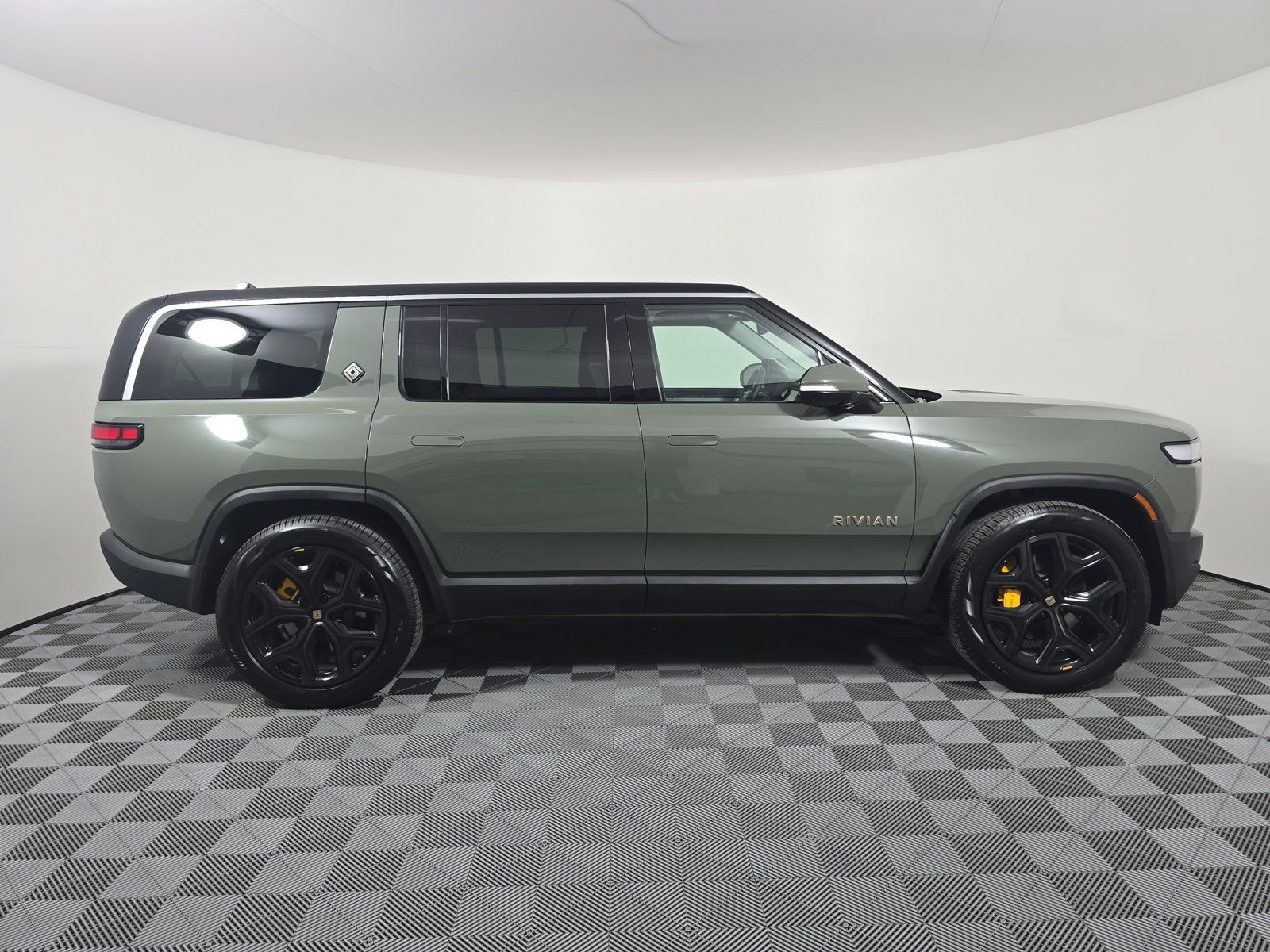 Used 2023 Rivian R1S Launch Edition Quad AWD/4WD image 6