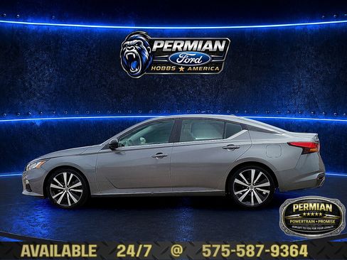 Used 2021 Nissan Altima 2.5 SR FWD image 2