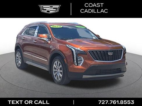 Used 2019 Cadillac XT4 Premium Luxury w/ Technology Package FWD image 3