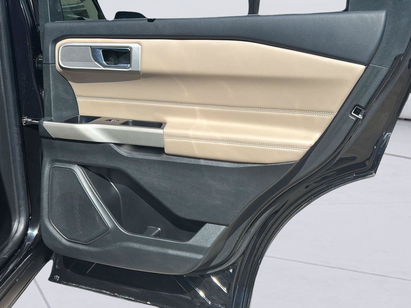 Certified 2022 Ford Explorer Limited RWD image 24